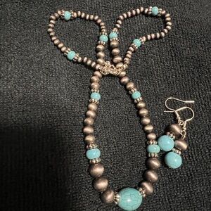 NWOT Chic Silver and Turquoise Necklace Set
